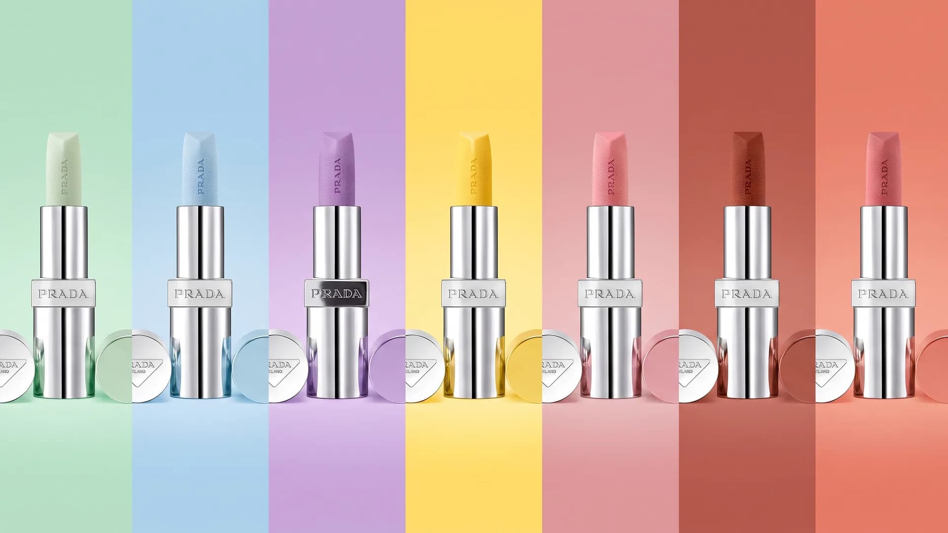 بالم لب نقره‌ای Prada Beauty در کنار استیک رنگی آن