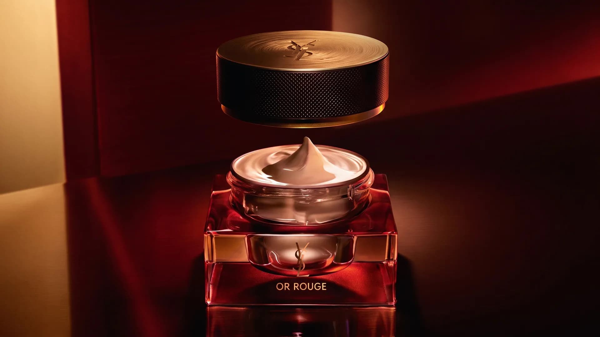 بررسی کرم‌پودر YSL Or Rouge؛ ترکیب آرایش و مراقبت از پوست